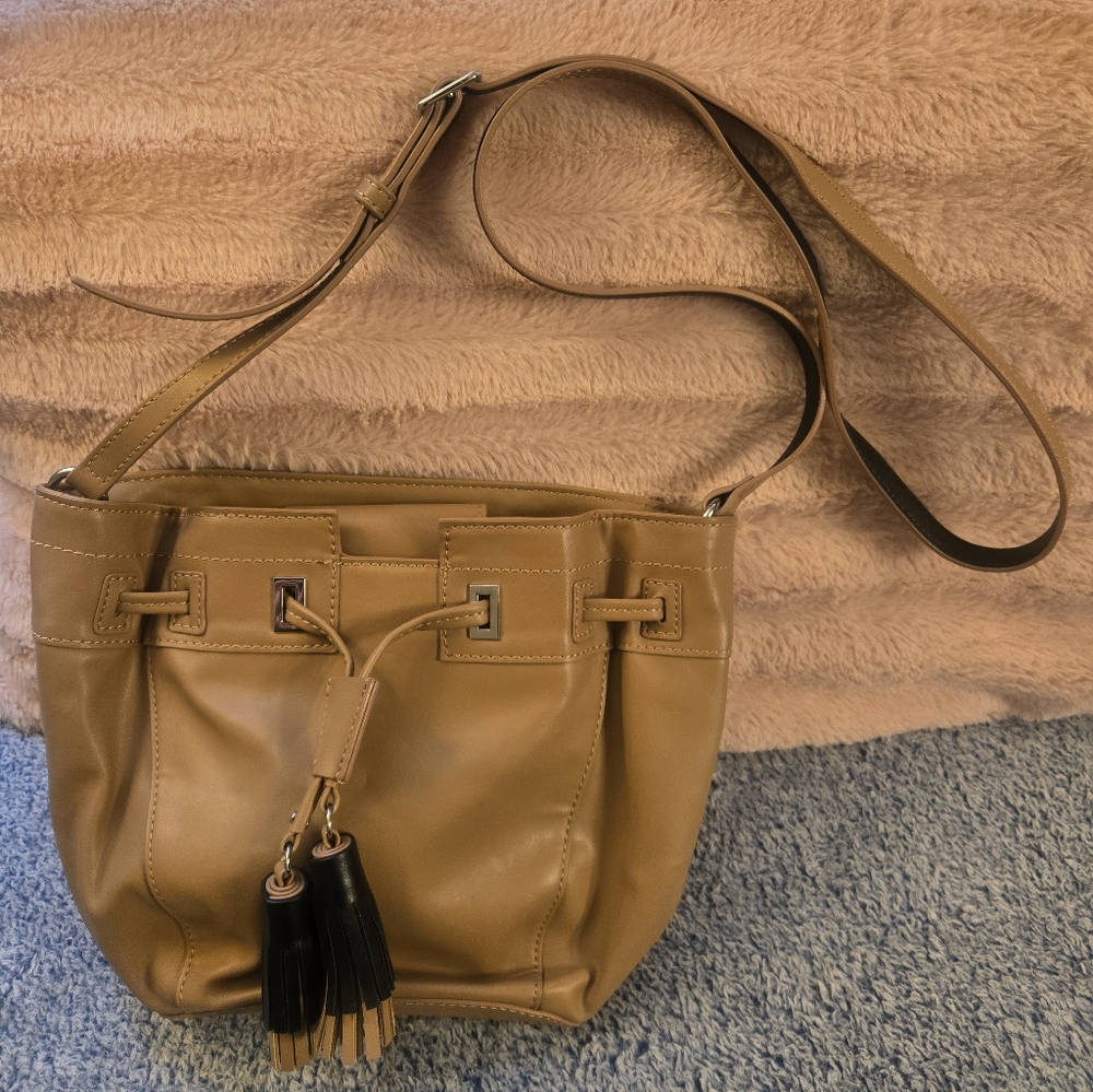 Nine West Take A Lift Crossbody Bag Tan W/ Black Tassles NWOT